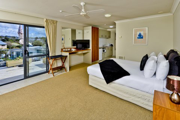 Whangaparaoa Lodge