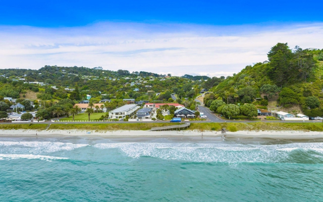Beachfront on Waiheke 