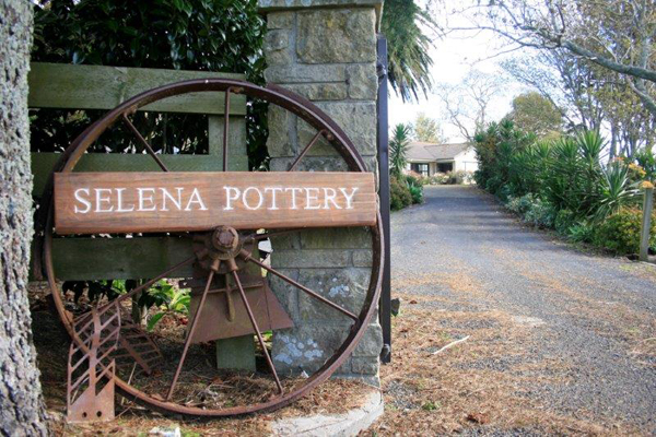 Selena Pottery & Farmstay
