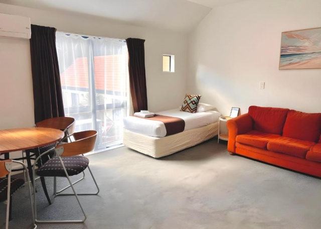 Bush Inn Court Motel