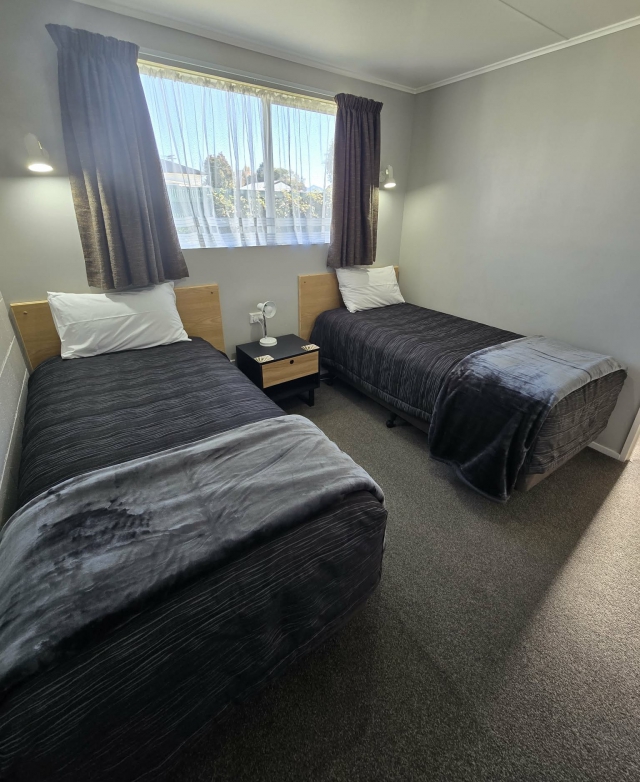 Commodore Court Motel