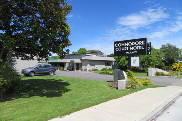 Commodore Court Motel