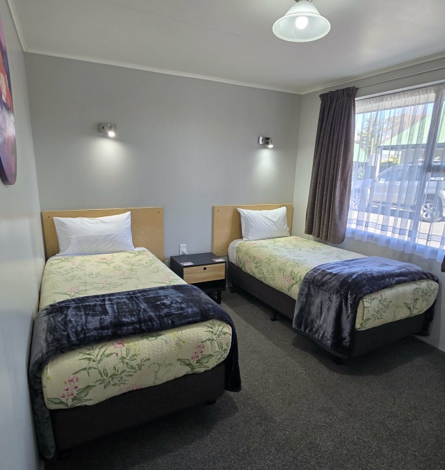 Commodore Court Motel