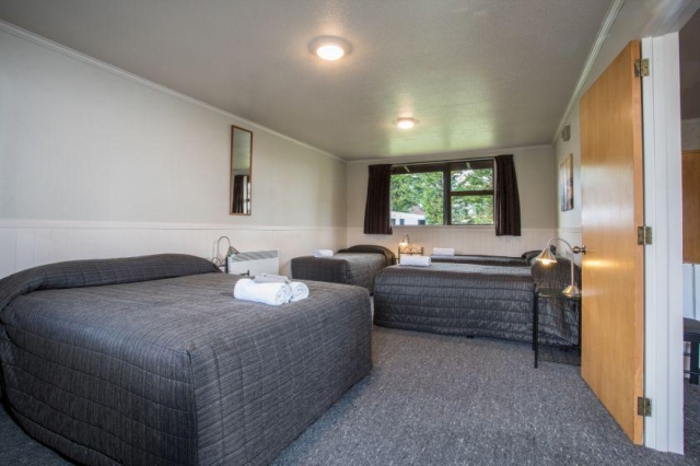 Te Anau Top 10 Holiday Park