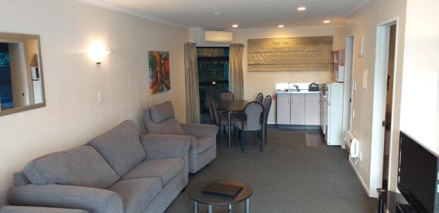 Shadzz Motel & Conference Centre