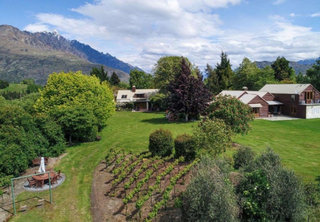 Manata Homestead & Lodge