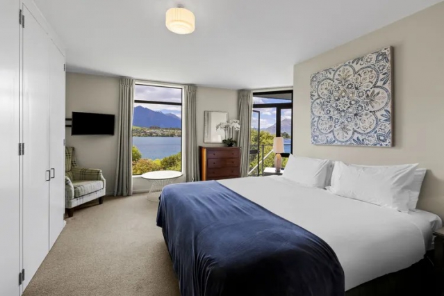 Spinnaker Bay Apartments