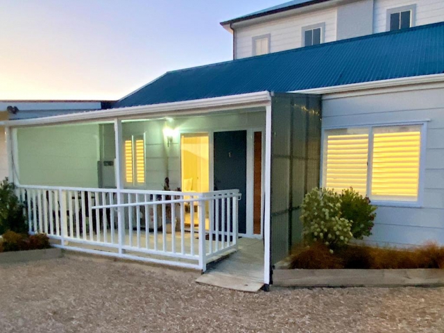 Pioneer Motel