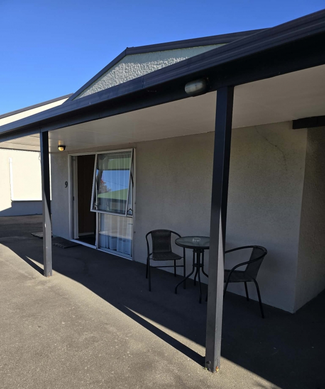 Commodore Court Motel
