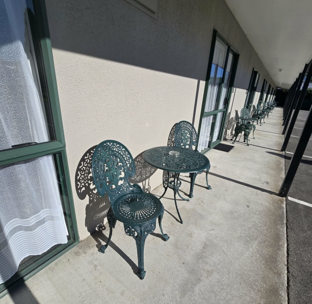 Commodore Court Motel