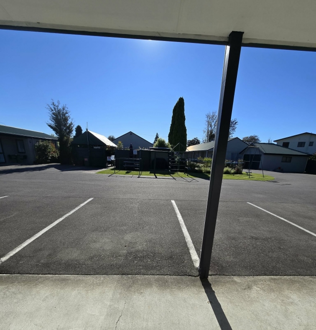 Commodore Court Motel