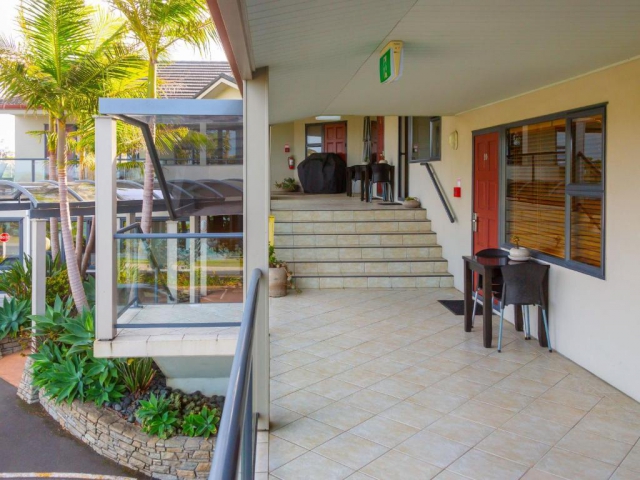 Whangaparaoa Lodge