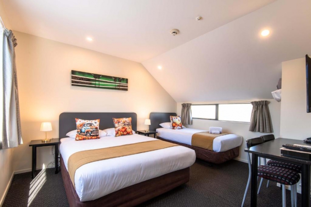 298 Westside Motor Lodge