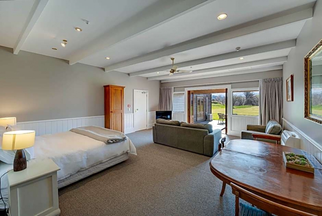 Manata Homestead & Lodge