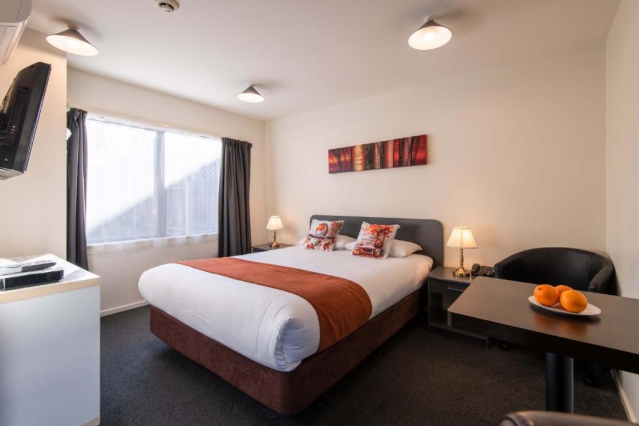 298 Westside Motor Lodge