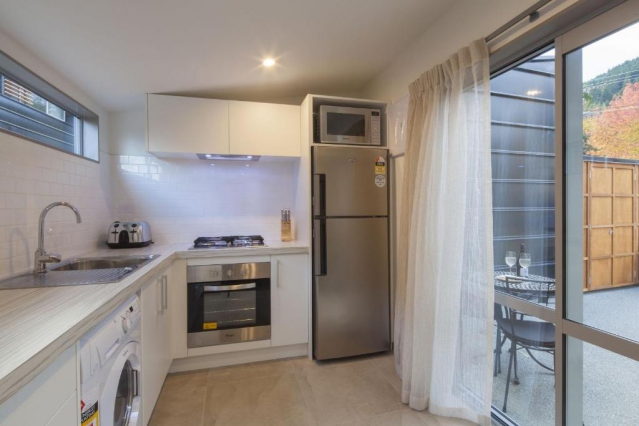 22 Hallenstein Apartments by StaySouth
