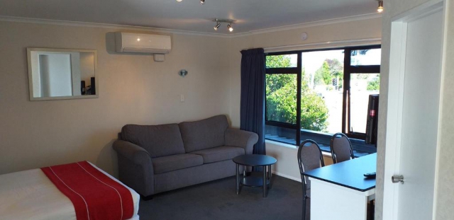 Shadzz Motel & Conference Centre