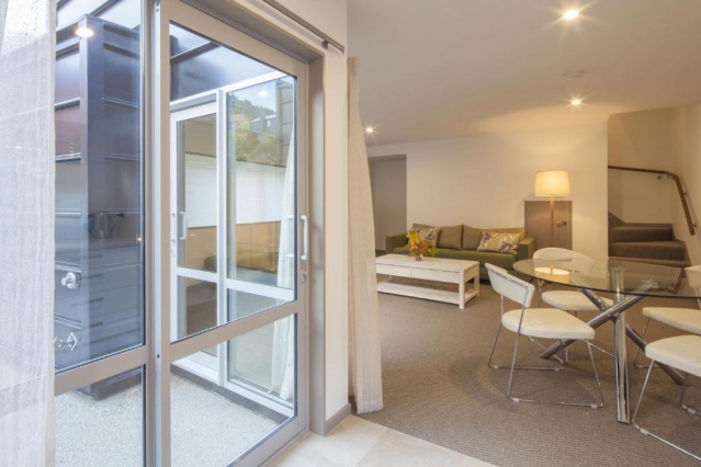 22 Hallenstein Apartments by StaySouth