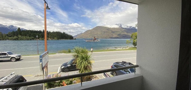 Queenstown Lakeside Luxury Apartment