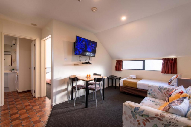 298 Westside Motor Lodge