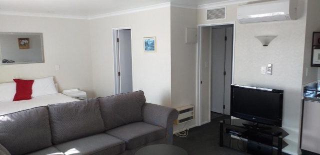 Shadzz Motel & Conference Centre