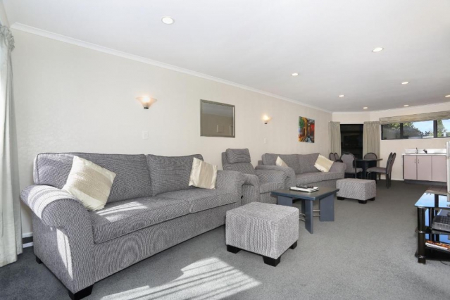 Shadzz Motel & Conference Centre