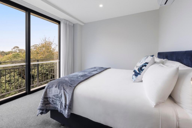 Hidden Lake Hotel and Apartments