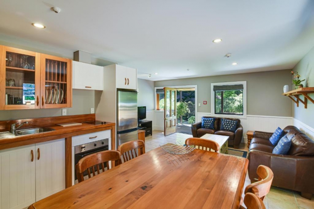 Manata Homestead & Lodge