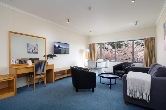 Saxton Lodge 