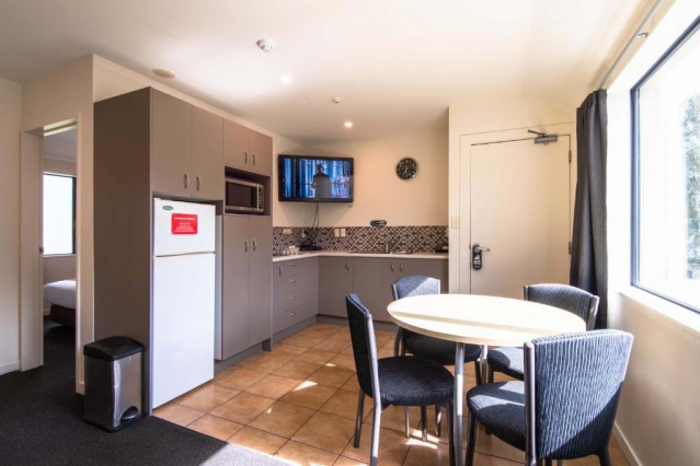 298 Westside Motor Lodge