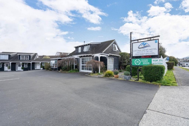 Cottage Mews Motel 