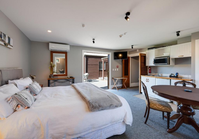 Manata Homestead & Lodge