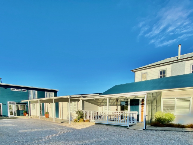 Pioneer Motel