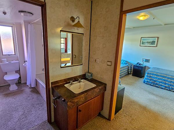 Discovery Country Time Hotel