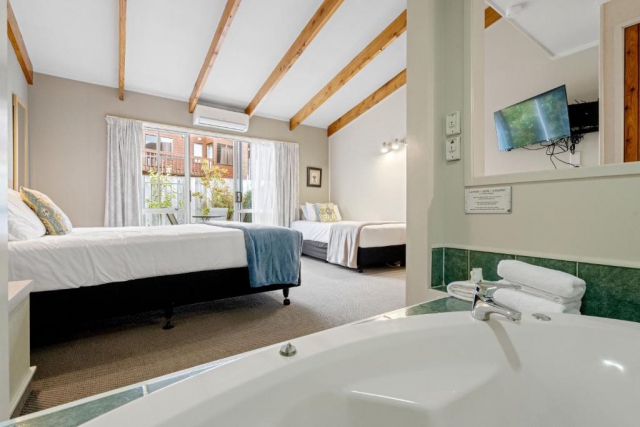 Cottage Mews Motel 