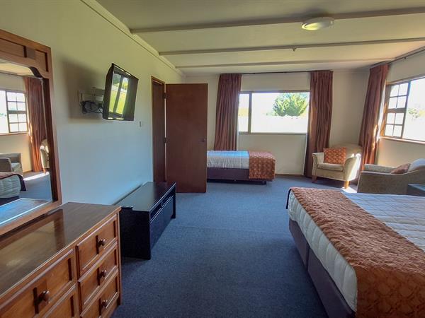 Discovery Country Time Hotel