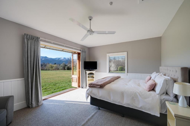 Manata Homestead & Lodge