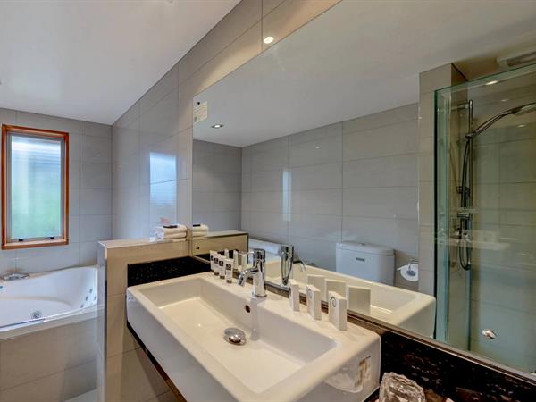 Distinction Te Anau Hotel & Villas