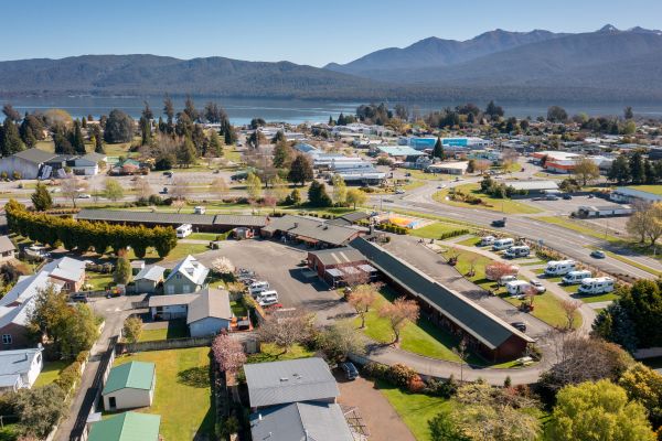 Te Anau Top 10 Holiday Park