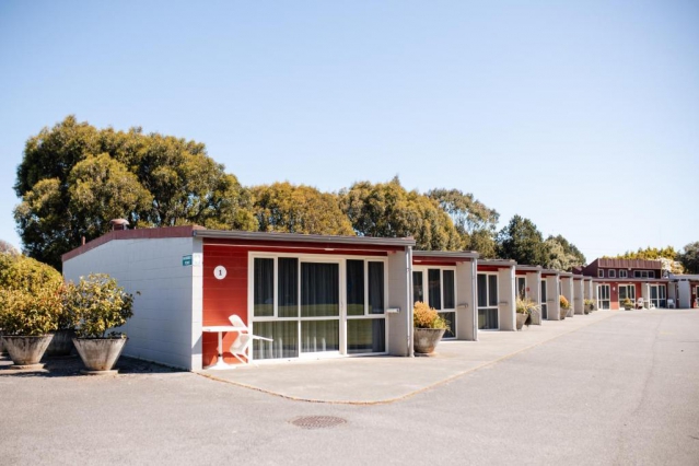 Ascot Park Hotel