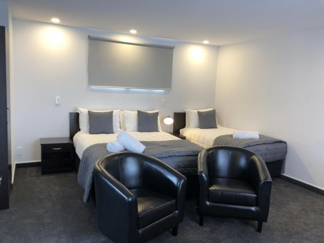 Durham Court Motor Inn