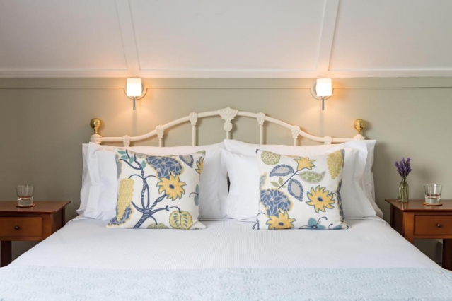 Arcadia Lodge Russell