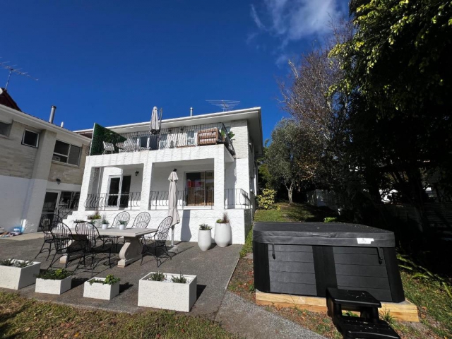 Waiake Beach Apartments
