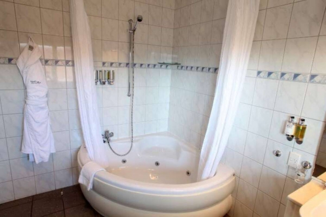 Admiralty Lodge Motel