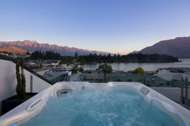 Shotover Penthouse & Spa by StaySouth