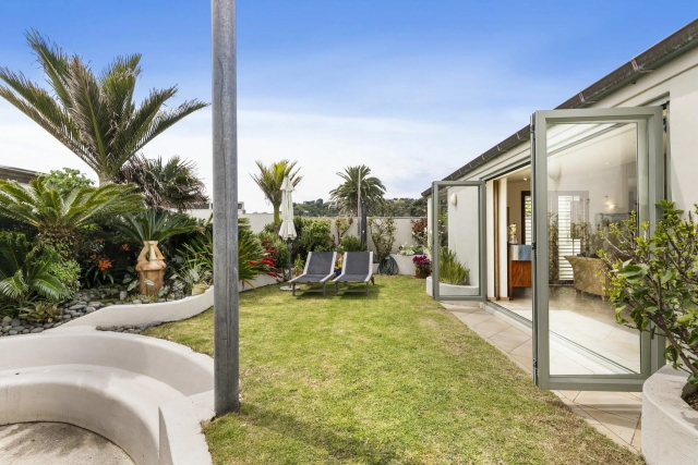 Beachfront on Waiheke 