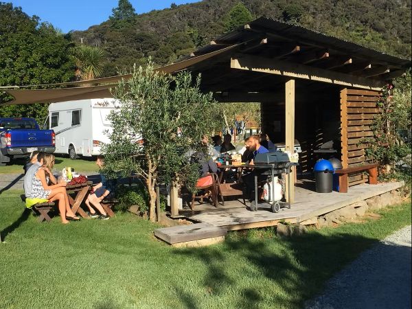 Bay of Islands Apartments & Camper Park
