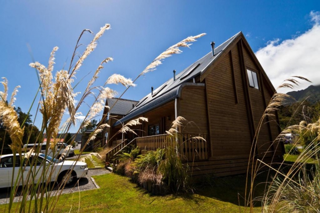 Fox Glacier Lodge and Campervan Park